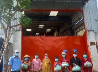 Suất quà hàng tuần Cty Nguyễn Minh dành cho các bà con khó khăn